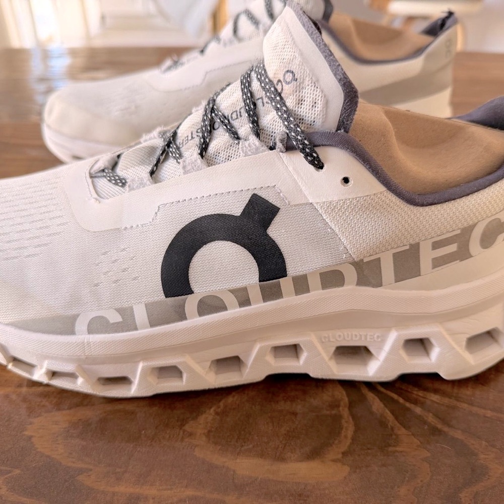 On Running Cloudmonster – White / Grey